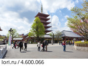 Пятиэтажная пагода в храме Senso-ji, Asakusa, Токио, Япония (2013 год). Редакционное фото, фотограф Кекяляйнен Андрей / Фотобанк Лори