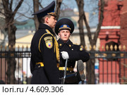 Москва. Александровский сад. Смена почетного караула у могилы Неизвестного солдата (2013 год). Редакционное фото, фотограф Александр Тарасенков / Фотобанк Лори