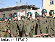 Солдаты в форме времен Великой Отечественной (2013 год). Редакционное фото, фотограф Копылова Ольга Васильевна / Фотобанк Лори