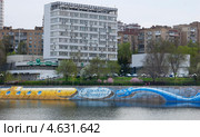 Встреча лохнесского чудовища и желтой субмарины (2013 год). Редакционное фото, фотограф Короленко Елена / Фотобанк Лори