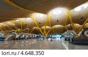 Интерьер аэропорта Barajas в Мадриде (2013 год). Редакционное фото, фотограф Яков Филимонов / Фотобанк Лори
