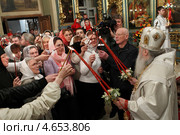 Пасха в Новодевичьем монастыре (2013 год). Редакционное фото, фотограф Дмитрий Неумоин / Фотобанк Лори