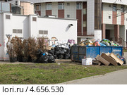 Обычная помойка в Москве (2012 год). Редакционное фото, фотограф Алёшина Оксана / Фотобанк Лори