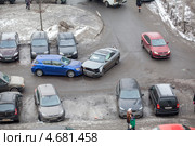 Столкновение легковых автомобилей на повороте (2013 год). Редакционное фото, фотограф Кекяляйнен Андрей / Фотобанк Лори