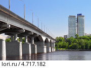 Автомобильный мост через реку Каму в Перми (2013 год). Стоковое фото, фотограф Анатолий Косолапов / Фотобанк Лори