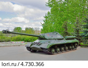 Тяжелый танк "ИС-3". Сквер у Дворца детского (юношеского) творчества. Ижевск (2013 год). Редакционное фото, фотограф Agnes Chvankova / Фотобанк Лори