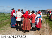 Гулянье в деревне с танцами (2013 год). Редакционное фото, фотограф Николай Мухорин / Фотобанк Лори