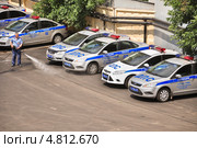 На парковке полицейских машин ДПС (2013 год). Редакционное фото, фотограф Алёшина Оксана / Фотобанк Лори