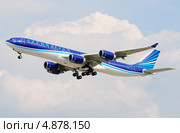 Airbus A340 (бортовой 4K-AZ85) авиакомпании Azerbaijan вылетает из Домодедово (2013 год). Редакционное фото, фотограф Alexei Tavix / Фотобанк Лори