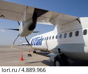 Фрагмент самолета ATR 72, авиакомпания "ЮТэйр" (2013 год). Редакционное фото, фотограф Вячеслав Палес / Фотобанк Лори