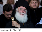 Святейший Патриарх Александрийский и всей Африки Федор II на трибуне для зрителей концерта в честь юбилея Крещения Руси на Красной площади в  Москве 25.07.203 (2013 год). Редакционное фото, фотограф Николай Винокуров / Фотобанк Лори