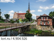 Костёл Пресвятой Троицы, Гервяты, Беларусь (2013 год). Редакционное фото, фотограф Михаил Широков / Фотобанк Лори