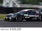 Автомобиль BMW M3 DTM команды BMW Team Schnitzer (гонщик Bruno Spengler) участвует в гоночной серии кузовных автомобилей Deutsche Tourenwagen Masters на трассе Moscow Raceway в Подмосковье 3 августа 2013. Редакционное фото, фотограф Николай Винокуров / Фотобанк Лори