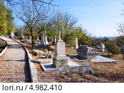 Братское кладбище времен Крымской войны 1853-1856 гг., Севастополь, Украина (2012 год). Стоковое фото, фотограф Анна Мартынова / Фотобанк Лори