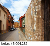 Старая улица в каталонской деревне. Бреда, Испания (2013 год). Стоковое фото, фотограф Яков Филимонов / Фотобанк Лори