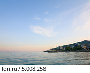 Вечерний вид на берег Черного моря. Крым. Украина (2009 год). Редакционное фото, фотограф Юрий Брыкайло / Фотобанк Лори