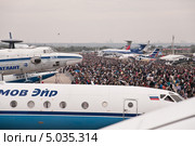Толпа посетителей на МАКС-2013. Редакционное фото, фотограф Алёшина Оксана / Фотобанк Лори