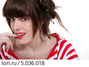 Девушка кусает ноготь. Стоковое фото, фотограф Phovoir Images / Фотобанк Лори
