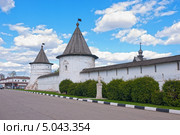 Стены Михайло-Архангельского монастыря (XIII век). Юрьев-Польский (2012 год). Редакционное фото, фотограф Охотникова Екатерина *Фототуристы* / Фотобанк Лори