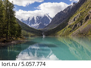 Алтай. Озеро в горах. Вид на вершины Мечта, Сказка, Красавица. Стоковое фото, фотограф Gagara / Фотобанк Лори