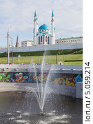 Казань. Вид на фонтан на реке Булак и Мечеть Кул Шариф (2013 год). Редакционное фото, фотограф Литвяк Игорь / Фотобанк Лори
