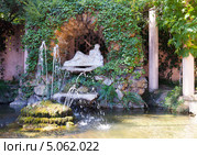 Фонтан Эгерия  в лабиринте в парке Орта, Барселона, Испания (2013 год). Стоковое фото, фотограф Яков Филимонов / Фотобанк Лори