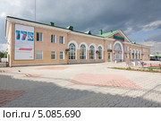 Абакан. Здание железнодорожного вокзала (2013 год). Редакционное фото, фотограф Шичкина Антонина / Фотобанк Лори