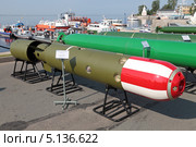 Морская шельфовая мина и торпеды на Международном военно-морском салоне IMDS-2013. Редакционное фото, фотограф Игорь Долгов / Фотобанк Лори