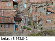 Полицейские у фавелы Боготы (2012 год). Редакционное фото, фотограф Free Wind / Фотобанк Лори