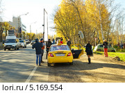 Киносъемка на улице Дмитрова (2013 год). Редакционное фото, фотограф Елена Коромыслова / Фотобанк Лори