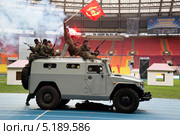 Показательные маневры полицейского спецназа по устранению террористов на улице Мира (2013 год). Редакционное фото, фотограф Николай Винокуров / Фотобанк Лори