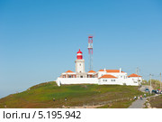 Маяк. Мыса Рока (Cabo da Roca) - самая западная точка Евразийского континента, Португалия (2013 год). Редакционное фото, фотограф E. O. / Фотобанк Лори