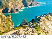 Вид на Атлантический океан с Мыса Рока (Cabo da Roca) - самой западной точки Евразийского континента, Португалия (2013 год). Стоковое фото, фотограф E. O. / Фотобанк Лори