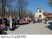 Освящение куличей накануне праздника Пасхи в приходе Церкви Святого Преподобного Герасима Болдинского, город Калининград (2013 год). Редакционное фото, фотограф Игорь Долгов / Фотобанк Лори