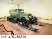 Дом-музей Ленина в Горках. Rolls-Royce Silver Ghost на гусеничном ходу (2013 год). Редакционное фото, фотограф Сергей Лаврентьев / Фотобанк Лори