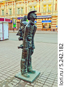 Памятник туристу, город Иркутск. Скульптор Илья Ставский (2013 год). Редакционное фото, фотограф Игорь Боголюбов / Фотобанк Лори