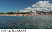 Люди купаются в море на пляже Coral Bay на Кипре (2013 год). Стоковое видео, видеограф Кекяляйнен Андрей / Фотобанк Лори