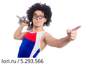 Смешной мужчина в парике держит гантелю и показывает пальцем. Стоковое фото, фотограф Elnur / Фотобанк Лори