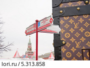 Указатель на Красной площади и другое (2013 год). Редакционное фото, фотограф Алёшина Оксана / Фотобанк Лори