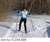 Детский зимний спорт. Девочка на лыжах (2010 год). Редакционное фото, фотограф Александра Лукашина / Фотобанк Лори