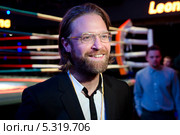 Ипе Рубинг голландский художник-акционист, родоначальник нового вида спорта Шахбокс (2013 год). Редакционное фото, фотограф Николай Винокуров / Фотобанк Лори