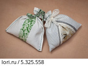 Два подарочных мешочка (hand made) Стоковое фото, фотограф Olga Far / Фотобанк Лори