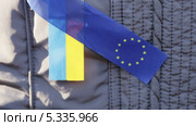 Флаги Украины и Евросоюза. Стоковое видео, видеограф Потийко Сергей / Фотобанк Лори
