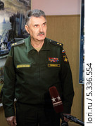 Генерал-лейтенант Тимошев Р.М. даёт интервью телеканалу "Звезда" в областном военкомате города Железнодорожный (2013 год). Редакционное фото, фотограф Дмитрий Неумоин / Фотобанк Лори