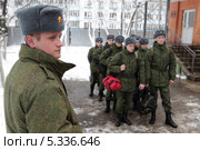 Военный призыв 2013 в областном военкомате города Железнодорожный. Редакционное фото, фотограф Дмитрий Неумоин / Фотобанк Лори