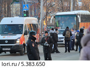 Кавалькада сопровождения факелоносцев. Тюмень (2013 год). Редакционное фото, фотограф Анатолий Матвейчук / Фотобанк Лори