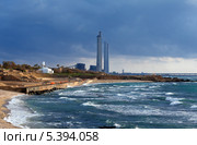 Побережье моря и развалины Кесарии Маритима, Израиль (2013 год). Стоковое фото, фотограф Ростислав Агеев / Фотобанк Лори