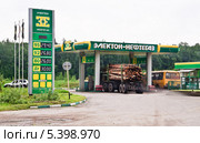 АЗС "Электон-Нефтегаз" (2013 год). Редакционное фото, фотограф Алёшина Оксана / Фотобанк Лори