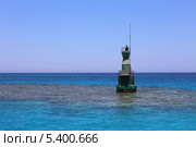 Сигнальный бакен в Красном море, Египет (2013 год). Стоковое фото, фотограф Алексей Гусев / Фотобанк Лори