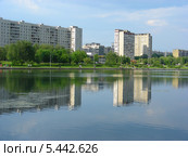 Гольяновский пруд весной, район Гольяново, Москва (2010 год). Редакционное фото, фотограф lana1501 / Фотобанк Лори
